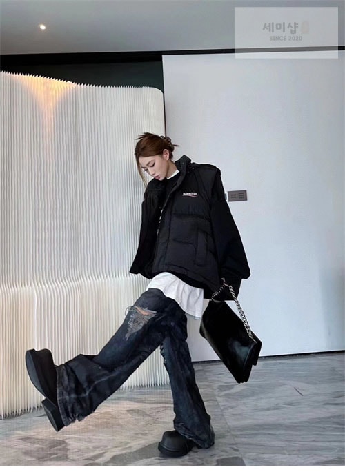 Balenciaga 발렌시아가 24SS 웨이브로고 푸퍼 패딩 베스트 의류 28번 이미지