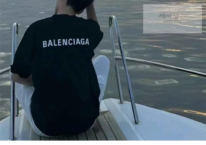Balenciaga 발렌시아가 25SS 스트라스 반팔 티셔츠 의류 4번 이미지