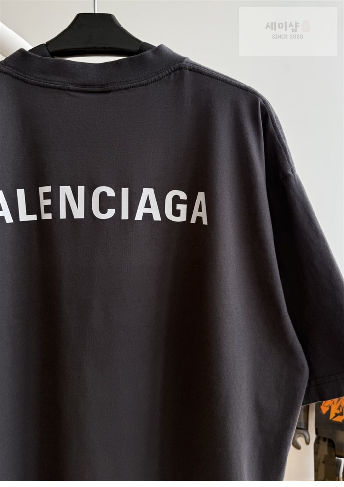 Balenciaga 발렌시아가 25SS 스트라스 반팔 티셔츠 의류 14번 이미지
