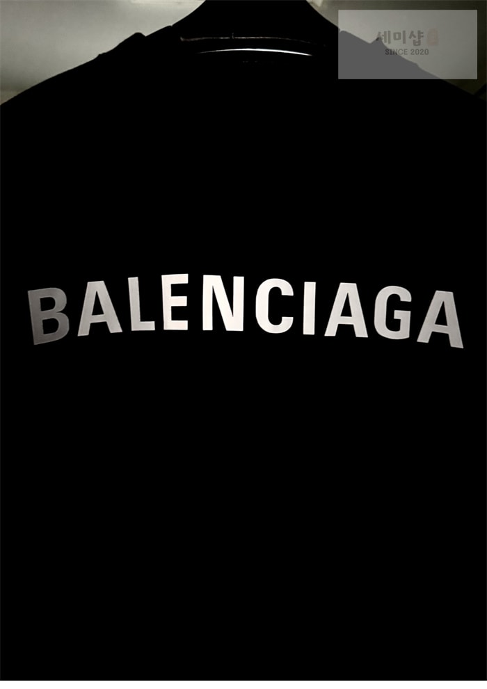 Balenciaga 발렌시아가 25SS 스트라스 반팔 티셔츠 의류 18번 이미지