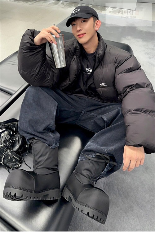 Balenciaga 발렌시아가 3B 스포츠 아이콘 스키 푸퍼 패딩 자켓 2컬러 의류 16번 이미지