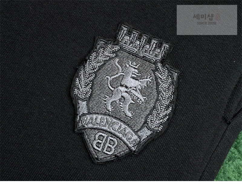 발렌시아가 발렌시아가 3B 풋볼 배기 스웨트팬츠 의류 8번 이미지