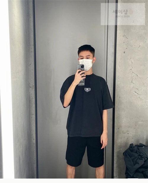 Balenciaga 발렌시아가 BB Prais 만팔 티셔츠 블랙 의류 2번 이미지
