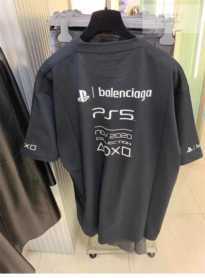 Balenciaga 발렌시아가 x 소니 PS5 반팔 티셔츠 의류 25번 이미지
