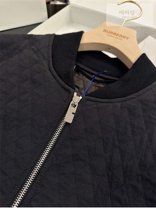 Burberry 버버리 퀼팅 나일론 봄버 자켓 의류 10번 이미지