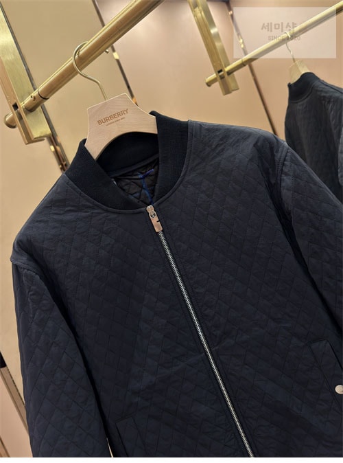 Burberry 버버리 퀼팅 나일론 봄버 자켓 의류 27번 이미지