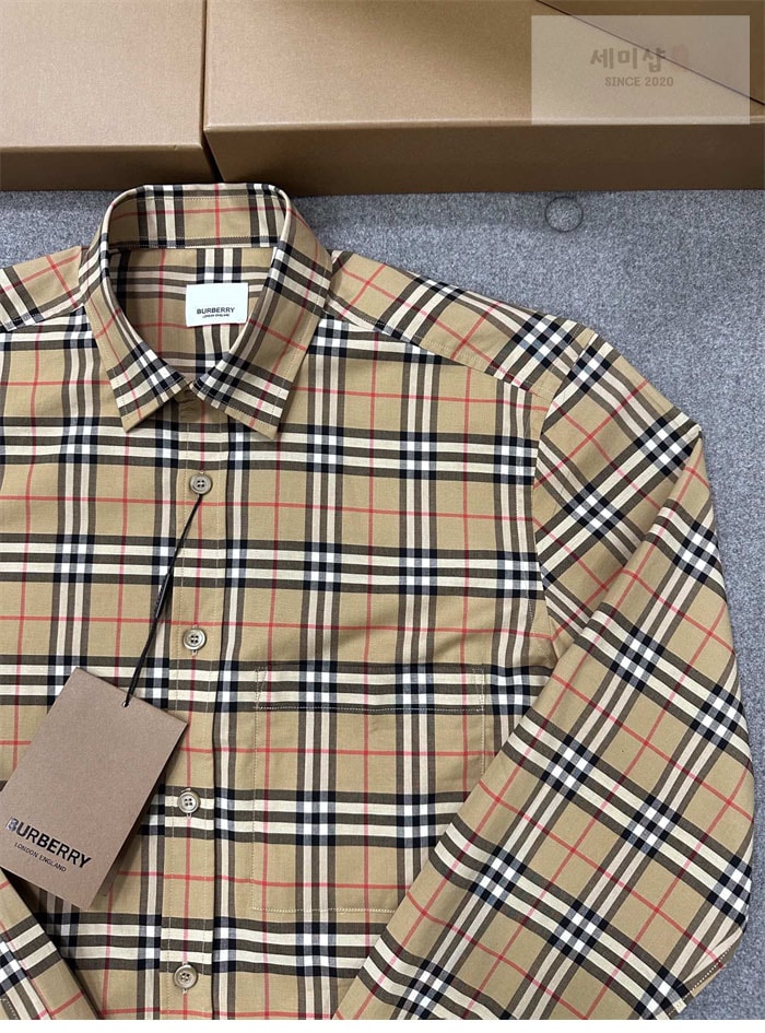 Burberry 버버리 클래식 체크 코튼 포플린 셔츠 레플리카 6번 이미지 - 의류 | 세미샵 레플리카 사이트
