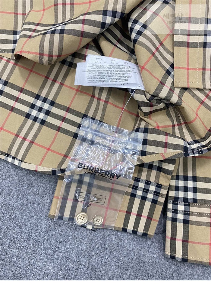 Burberry 버버리 클래식 체크 코튼 포플린 셔츠 레플리카 13번 이미지 - 의류 | 세미샵 레플리카 사이트