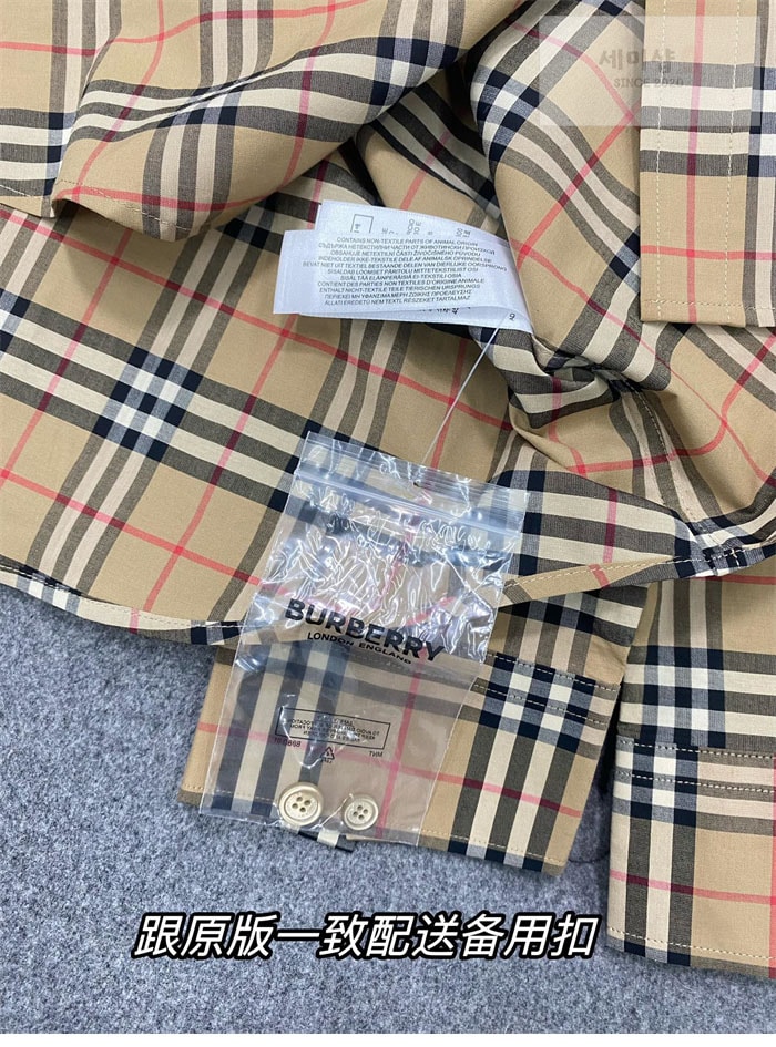 Burberry 버버리 클래식 체크 코튼 포플린 셔츠 레플리카 22번 이미지 - 의류 | 세미샵 레플리카 사이트