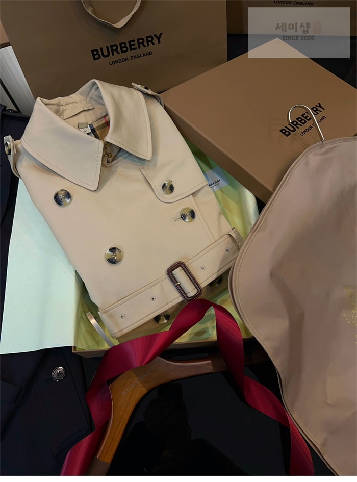 Burberry 버버리 해리티지 여성용 숏 뉴 켄징턴 트렌치코트 베이지 의류 4번 이미지