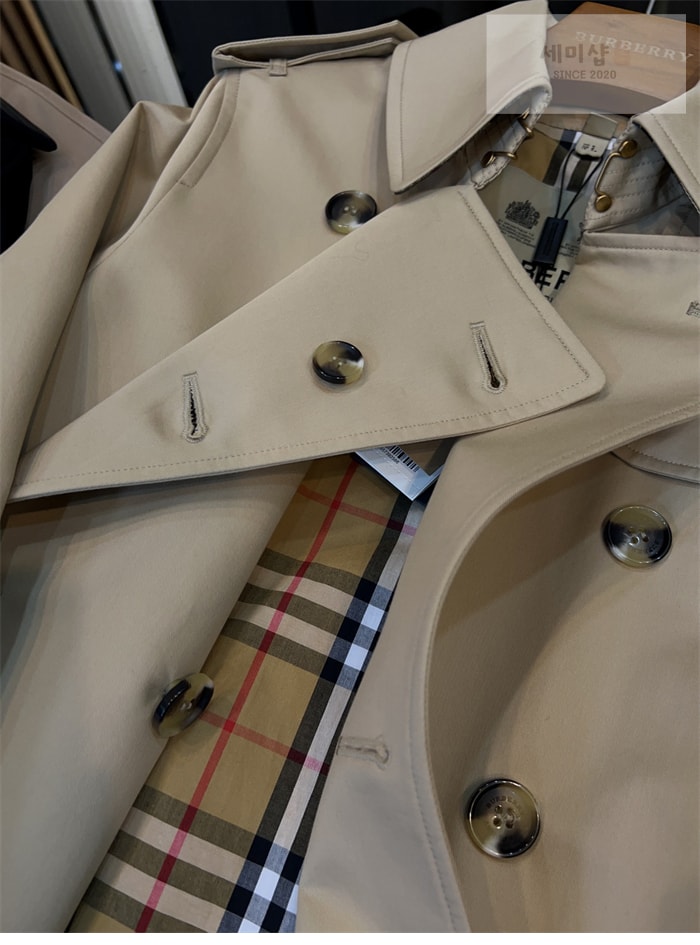 Burberry 버버리 해리티지 여성용 숏 뉴 켄징턴 트렌치코트 베이지 의류 15번 이미지