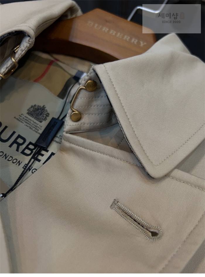 Burberry 버버리 해리티지 여성용 숏 뉴 켄징턴 트렌치코트 베이지 의류 16번 이미지