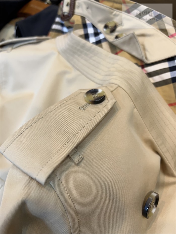 Burberry 버버리 해리티지 여성용 숏 뉴 켄징턴 트렌치코트 베이지 의류 17번 이미지