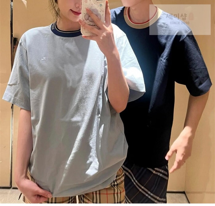 Burberry 버버리 EKD 자수 넥 포인트레터링 반팔 티셔츠 블루 의류 4번 이미지