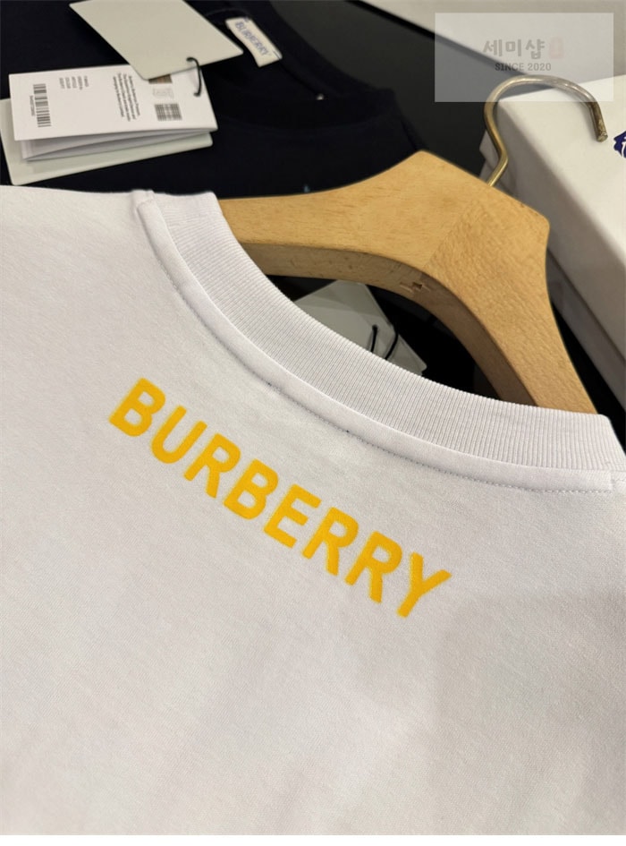Burberry 버버리 EKD 코튼 반팔 티셔츠 화이트 의류 18번 이미지