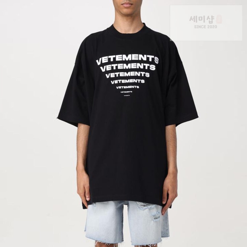 Vetements 베트멍 24SS PYRAMID 로고 반팔 티셔츠 블랙 의류 2번 이미지