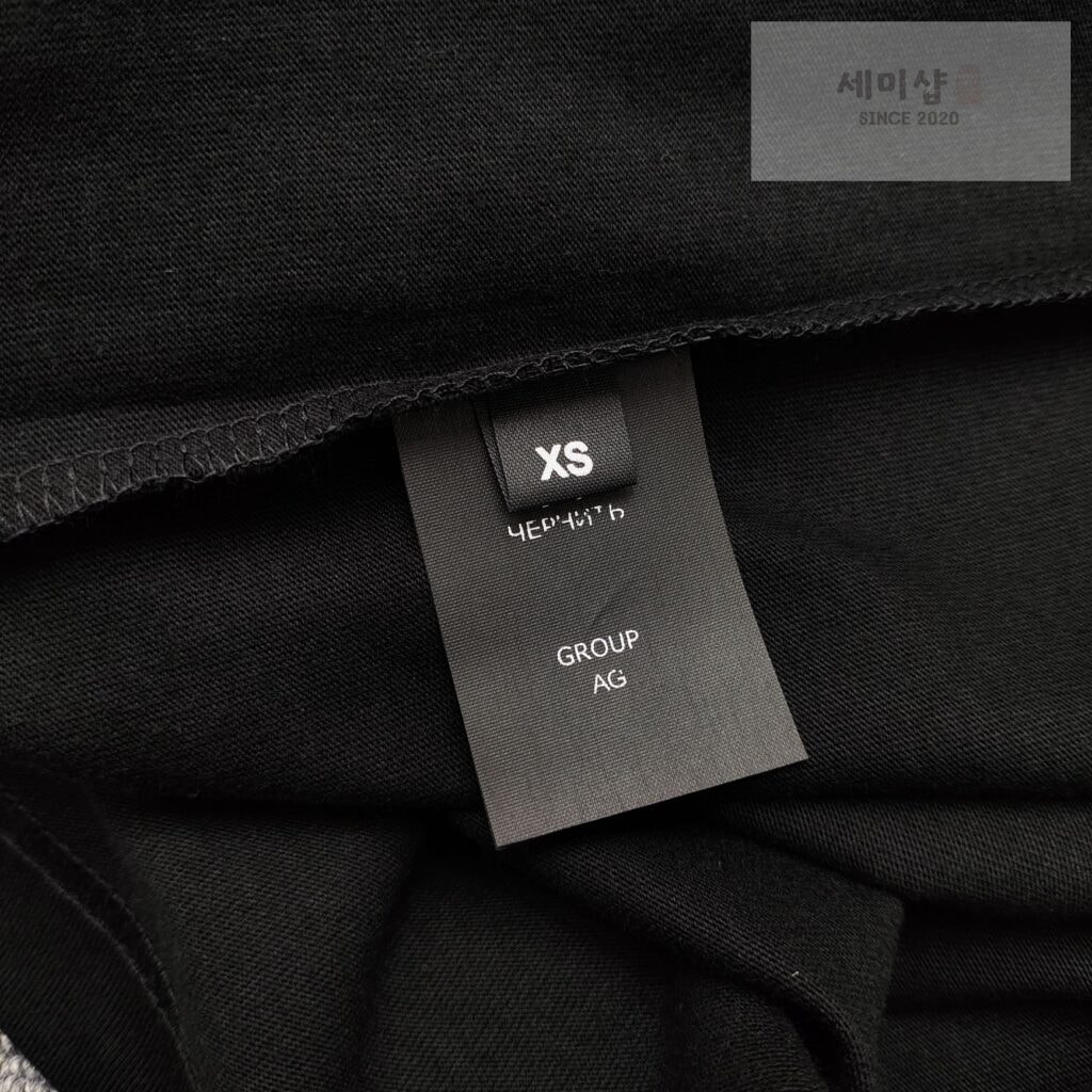 Vetements 베트멍 24SS PYRAMID 로고 반팔 티셔츠 블랙 의류 3번 이미지