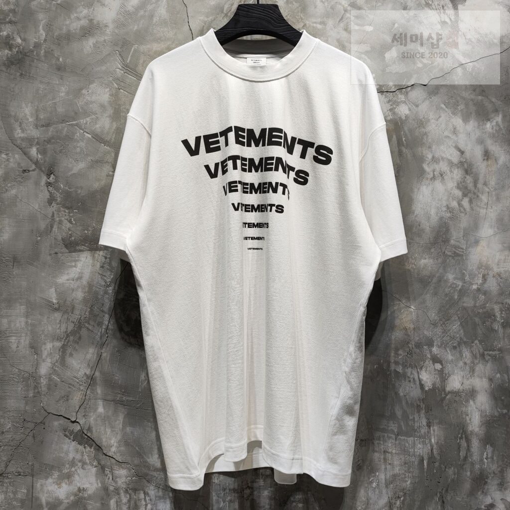 Vetements 베트멍 24SS PYRAMID 로고 반팔 티셔츠 화이트 의류 8번 이미지