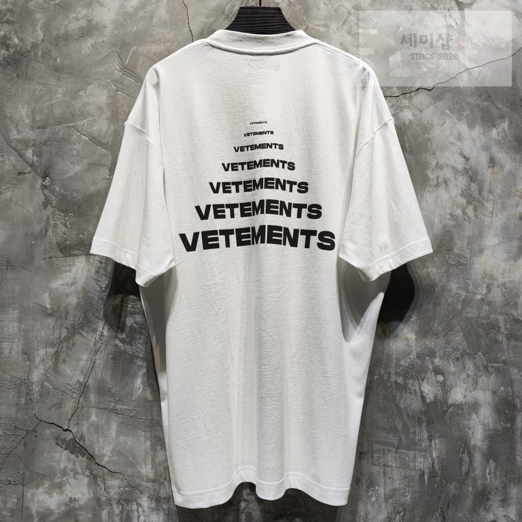Vetements 베트멍 24SS PYRAMID 로고 반팔 티셔츠 화이트 의류 6번 이미지