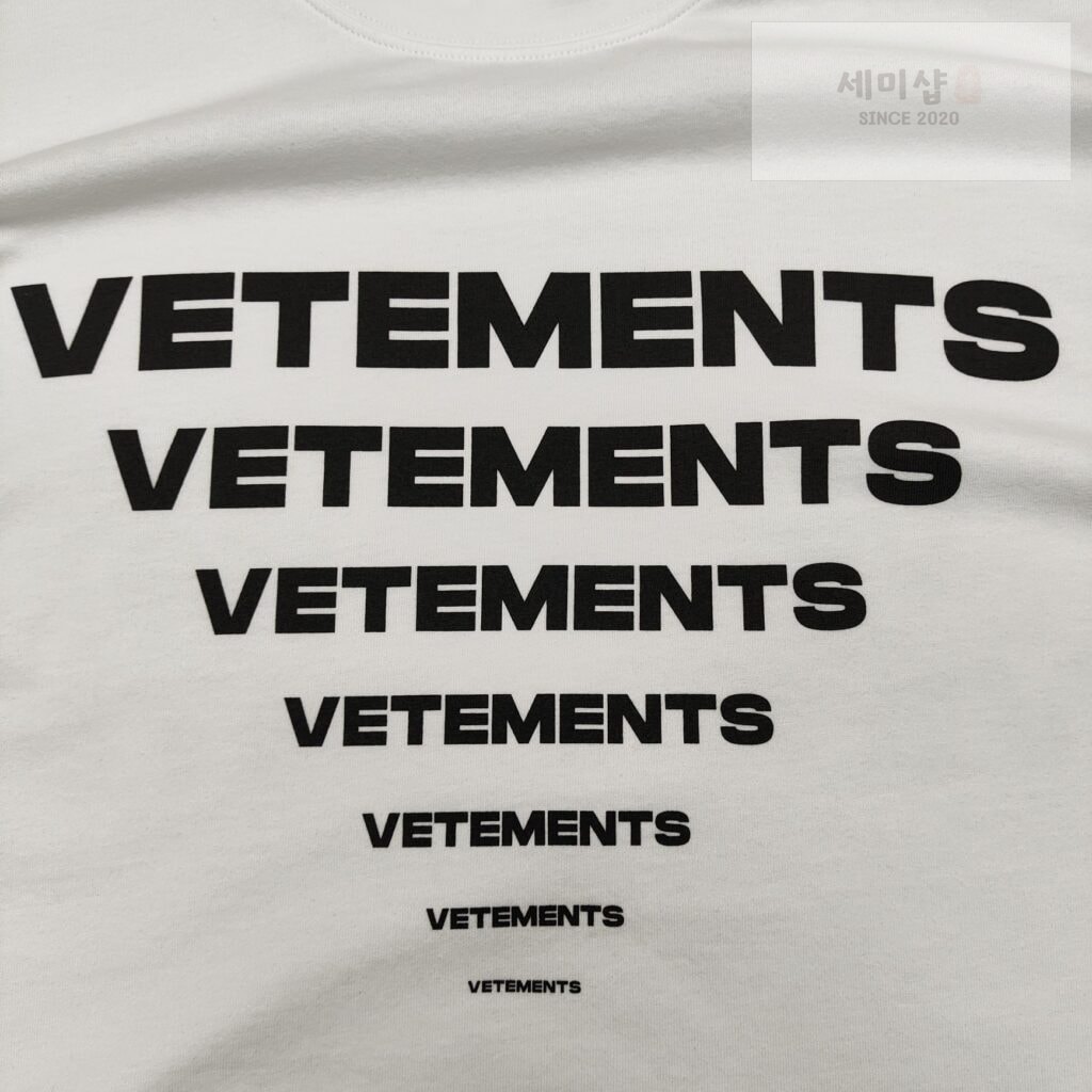 Vetements 베트멍 24SS PYRAMID 로고 반팔 티셔츠 화이트 의류 10번 이미지