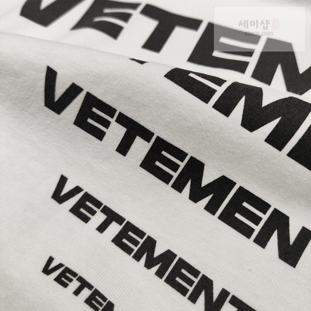 Vetements 베트멍 24SS PYRAMID 로고 반팔 티셔츠 화이트 의류 12번 이미지