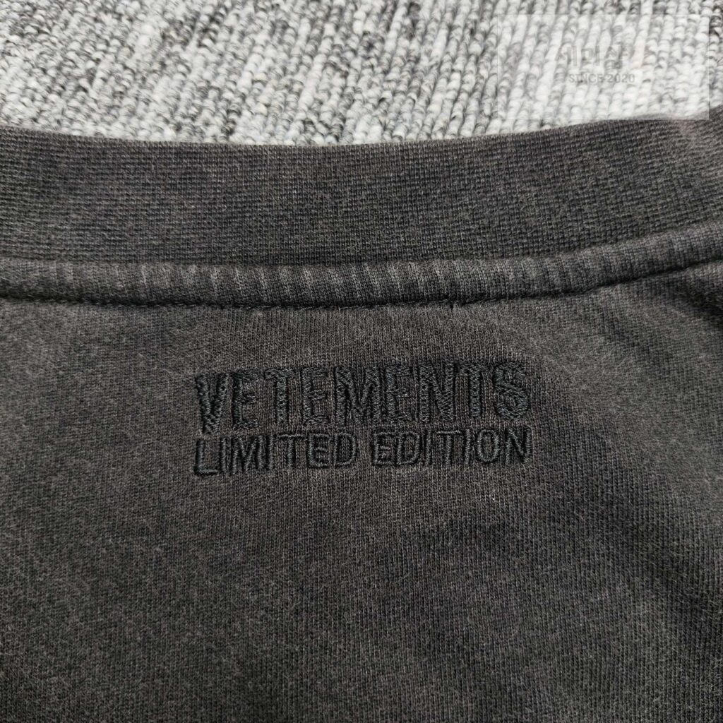 Vetements 베트멍 24SS SPRING WATER 로고 반팔 티셔츠 블랙 의류 7번 이미지