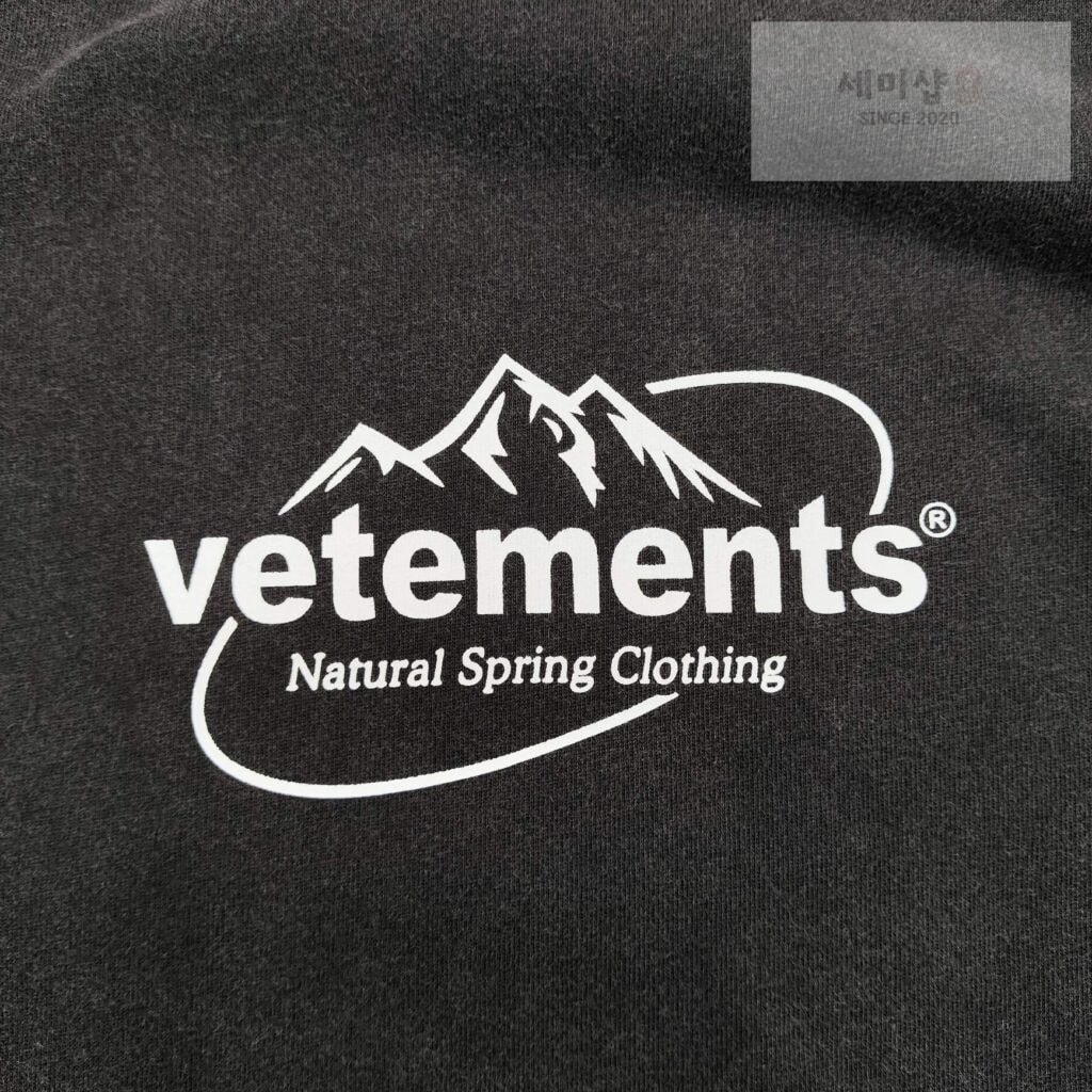 Vetements 베트멍 24SS SPRING WATER 로고 반팔 티셔츠 블랙 의류 12번 이미지