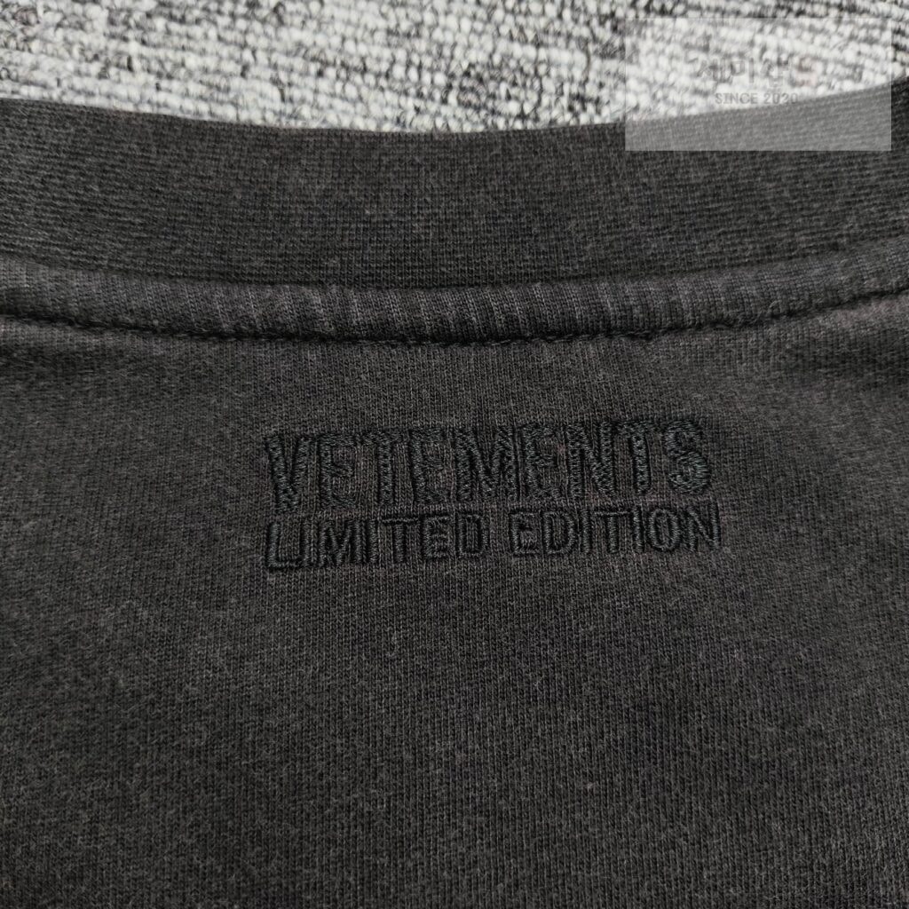 Vetements 베트멍 24SS XES 프린팅 반팔 티셔츠 블랙 의류 9번 이미지