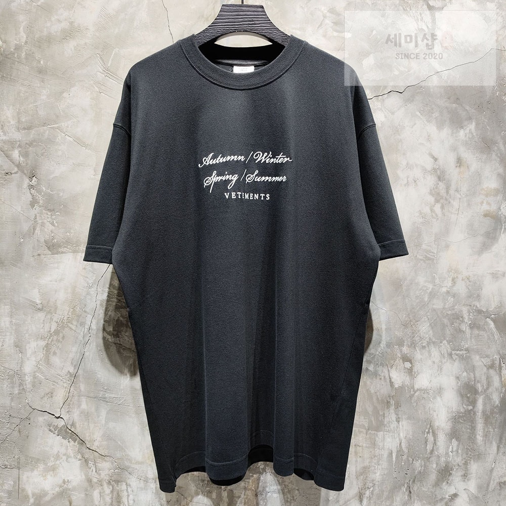 Vetements 베트멍 4SEASONS 자수 로고 반팔 티셔츠 의류 1번 이미지