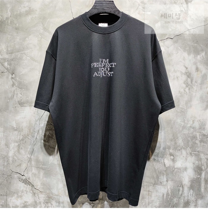 Vetements 베트멍 ‘IM PERFECT YOU ADJUST’ 오버사이즈 반팔 티셔츠 의류 1번 이미지