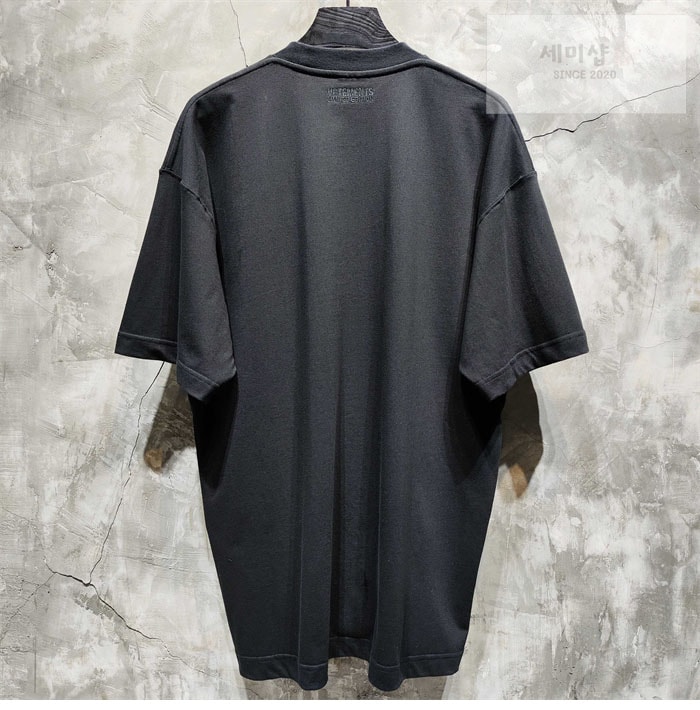 Vetements 베트멍 ‘IM PERFECT YOU ADJUST’ 오버사이즈 반팔 티셔츠 의류 2번 이미지