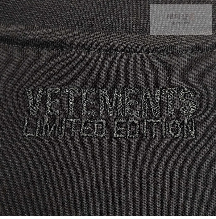 Vetements 베트멍 ‘IM PERFECT YOU ADJUST’ 오버사이즈 반팔 티셔츠 의류 8번 이미지