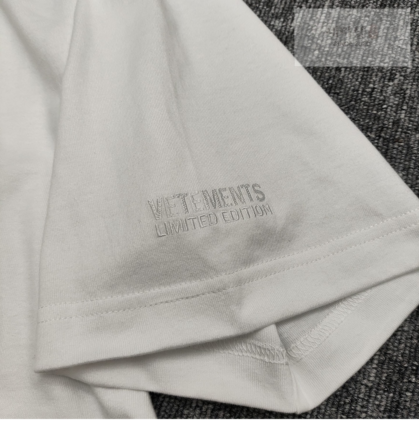 Vetements 베트멍 PROPERTY OF 반팔 티셔츠 화이트 의류 10번 이미지