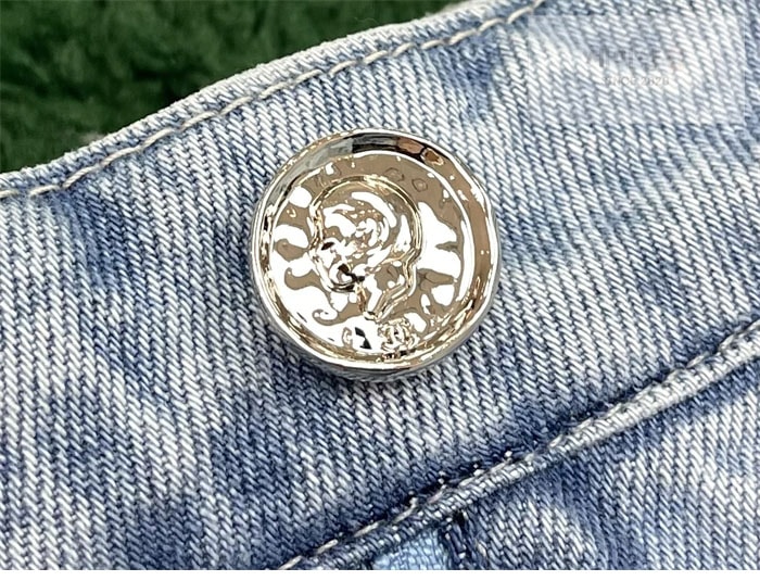 C H A N E L 샤넬 25P 시퀸 자수 워시드 데님 팬츠 의류 7번 이미지