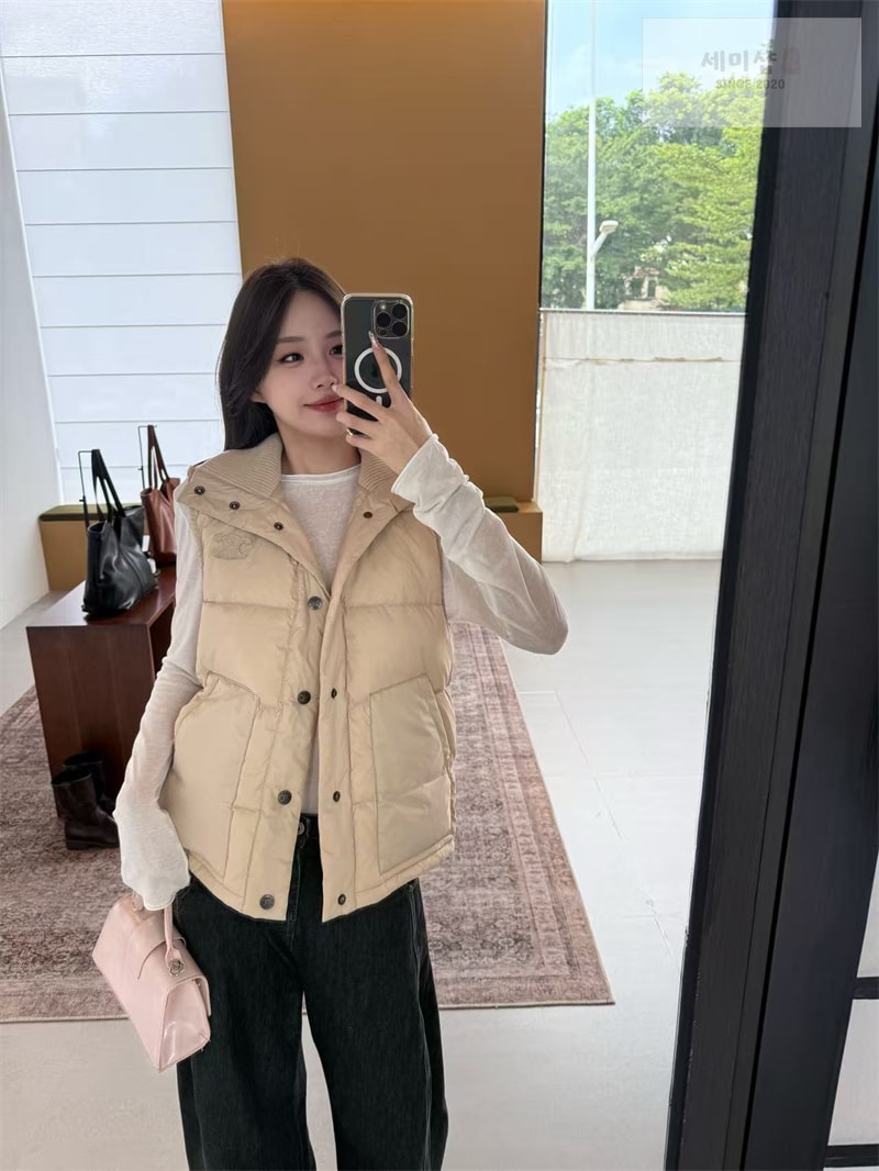 C E L I N E 셀린느 트리옹프 로고 슬리브리스 다운 질렛 패딩 조끼 베이지 의류 4번 이미지