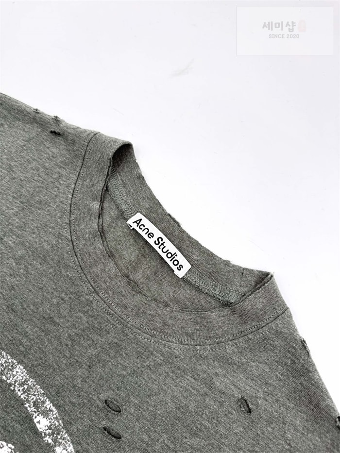 Acne Studios 아크네 버튼 로고 프린트 디스트레스 반팔 티셔츠 블랙 의류 7번 이미지