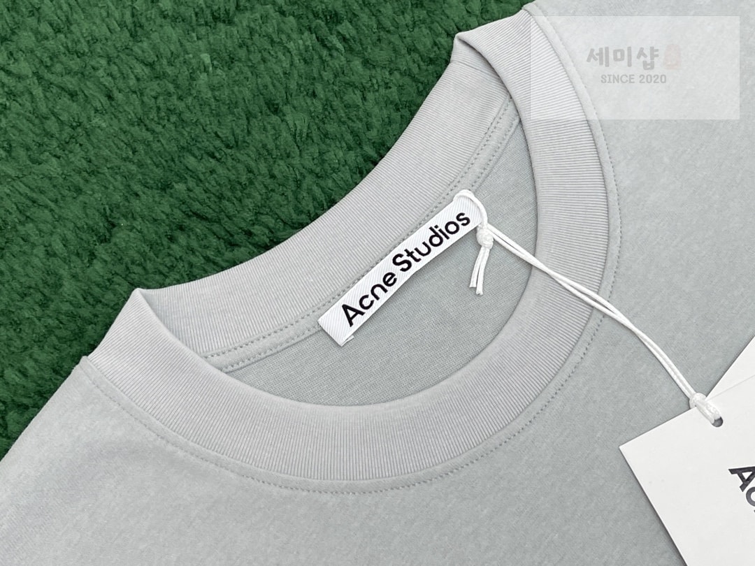 Acne Studios 아크네 스튜디오 백 고무패치 릴렉스 핏 크루넥 반팔 티셔츠 “2COLOR” NO.1 의류 15번 이미지