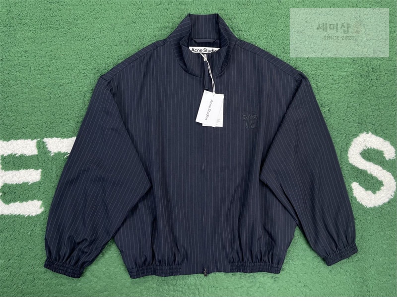 Acne Studios 아크네 핀 스트라이프 하이넥 시즌 보우 자수 릴랙스핏 자켓 레플리카 14번 이미지 - 의류 | 세미샵 레플리카 사이트