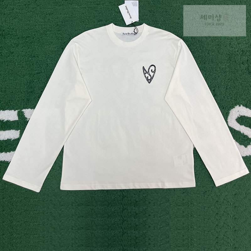 Acne Studios 아크네 하트 프린트 긴팔 티셔츠 의류 1번 이미지
