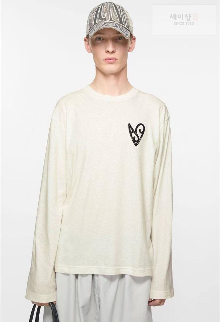 Acne Studios 아크네 하트 프린트 긴팔 티셔츠 의류 15번 이미지