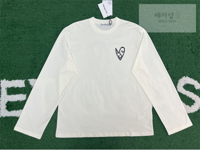 Acne Studios 아크네 하트 프린트 긴팔 티셔츠 의류 14번 이미지