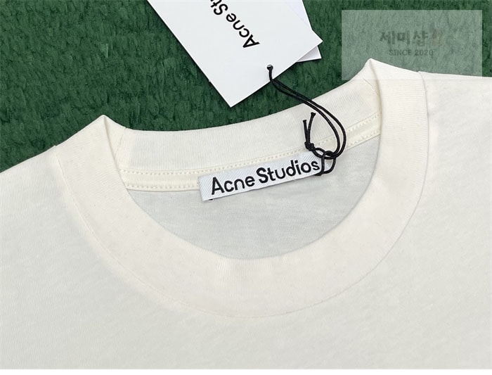 Acne Studios 아크네 하트 프린트 긴팔 티셔츠 의류 6번 이미지