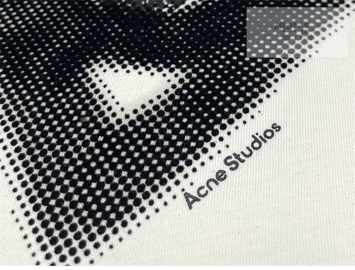Acne Studios 아크네 하트 프린트 긴팔 티셔츠 의류 9번 이미지