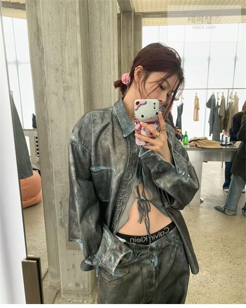 Acne Studios 아크네 24ss 포켓 포일 코팅 데님 자켓 의류 2번 이미지