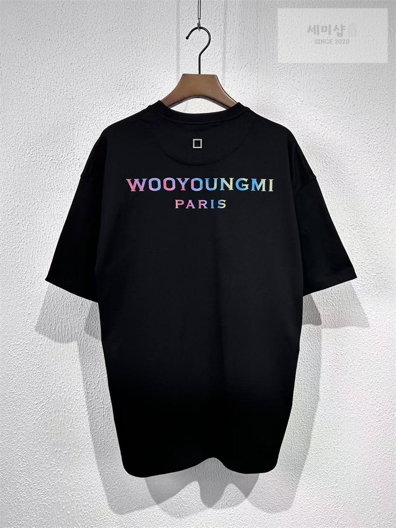 우영미 우영미 그라데이션 엠보 백로고 티셔츠 블랙 의류 5번 이미지