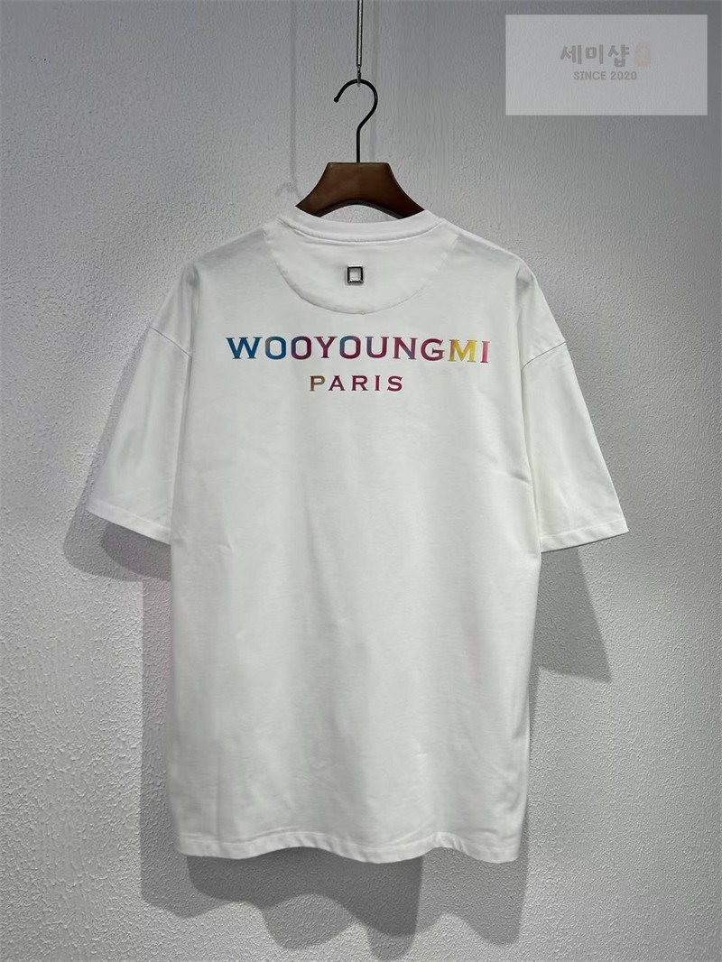 우영미 우영미 그라데이션 엠보 백로고 티셔츠 블랙 의류 11번 이미지