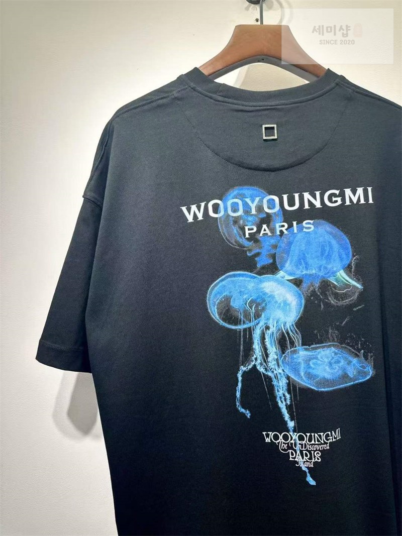 우영미 우영미 루미너스 젤리피쉬 백로고 반팔 티셔츠 블랙 의류 10번 이미지