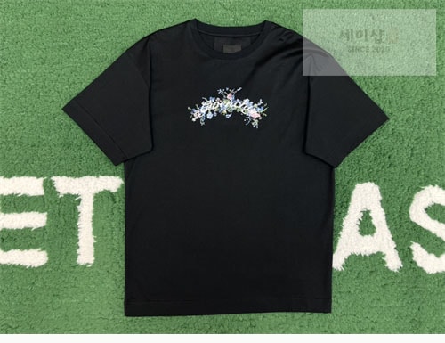 Givenchy 지방시 로고 그래픽 플라워 자수 프린트 코튼 반팔 티셔츠 의류 1번 이미지