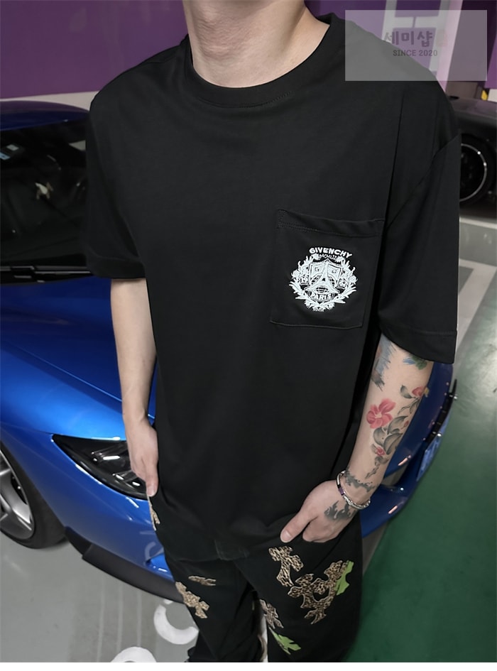 Givenchy 지방시 포킷 클래식핏 반팔 티셔츠 의류 21번 이미지