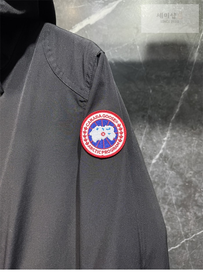 Canada Goose 캐나다구스 로크포트 Lockeport 다운 자켓 의류 11번 이미지